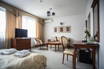 Фото номера Двухместный номер Делюкс с 1 кроватью Отель Hotel Pod Złotą Różą г. Кельце 3