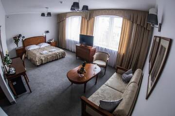 Фото номера Двухместный номер Делюкс с 1 кроватью Отель Hotel Pod Złotą Różą г. Кельце 2