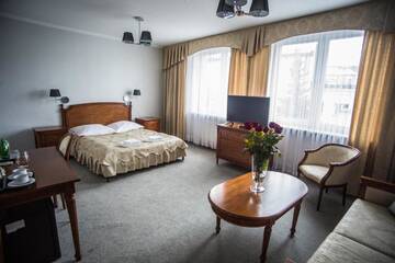 Фото номера Двухместный номер Делюкс с 1 кроватью Отель Hotel Pod Złotą Różą г. Кельце 5