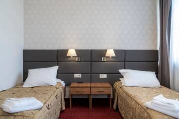 Фото номера Двухместный номер с 2 отдельными кроватями Отель Hotel Karczówka г. Кельце 4