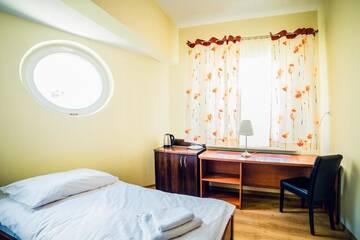 Фото номера Двухместный номер с 2 отдельными кроватями Апарт-отели Hotel Hellada г. Кельце 10