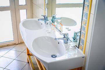 Фото номера Двухместный номер с 2 отдельными кроватями Апарт-отели Hotel Hellada г. Кельце 8