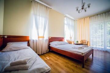 Фото номера Трехместный номер Апарт-отели Hotel Hellada г. Кельце 3