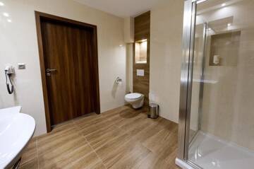 Фото номера Стандартный двухместный номер с 2 отдельными кроватями Отель Hotel Binkowski г. Кельце 8