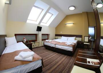 Фото номера Трехместный номер Отель Aviator Hotel &amp; Spa г. Кельце 3