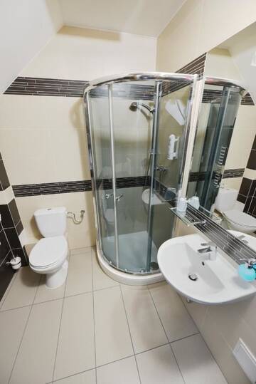 Фото номера Стандартный одноместный номер с душем Отель Aviator Hotel &amp; Spa г. Кельце 2
