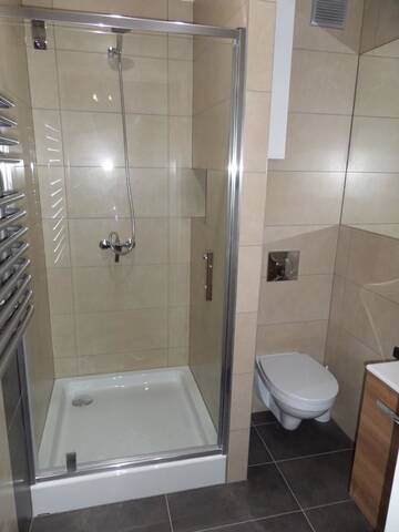 Фото номера Двухместный номер Делюкс с 1 кроватью и балконом Апартаменты Apartament Wiosenna Kielce г. Кельце 5