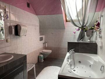 Фото номера Номер с кроватью размера «queen-size» и общей ванной комнатой Хостелы Hostel-Art г. Кельце 24