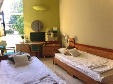 Фото номера Двухместный номер с 1 кроватью и общей ванной комнатой Хостелы Hostel-Art г. Кельце 3