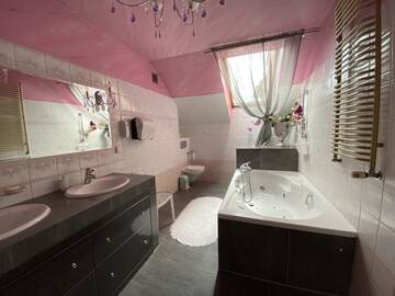 Фото номера Номер с кроватью размера «queen-size» и общей ванной комнатой Хостелы Hostel-Art г. Кельце 25