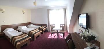 Фото номера Трехместный номер Отель Hotel DYMINY г. Кельце 4