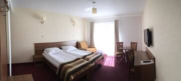 Фото номера Двухместный номер с 2 отдельными кроватями Отель Hotel DYMINY г. Кельце 3