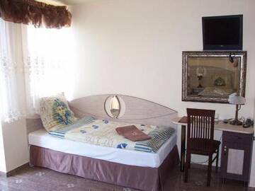 Фото Апарт-отели Hotel Faraon г. Кельце 5