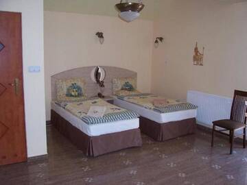 Фото Апарт-отели Hotel Faraon г. Кельце 3