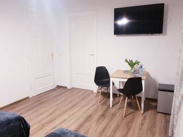 Фото номера Двухместный номер с 1 кроватью Проживание в семье Guest Room RÓWNA г. Кельце 4