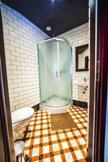 Фото номера Двухместный номер с 1 кроватью Проживание в семье Shoemaker Irish Pub &amp; Accommodation г. Кельце 4