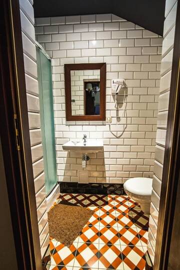 Фото номера Двухместный номер с 1 кроватью Проживание в семье Shoemaker Irish Pub &amp; Accommodation г. Кельце 2