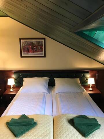 Фото номера Семейный номер-студио Проживание в семье Shoemaker Irish Pub &amp; Accommodation г. Кельце 8