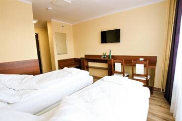 Фото номера Стандартный двухместный номер с 2 отдельными кроватями Отель Hotel SiLL г. Кельце 4