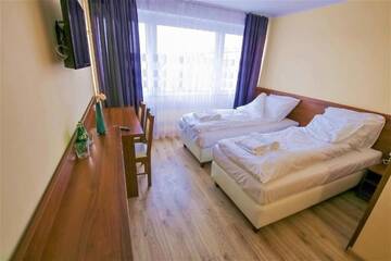 Фото номера Стандартный двухместный номер с 2 отдельными кроватями Отель Hotel SiLL г. Кельце 6