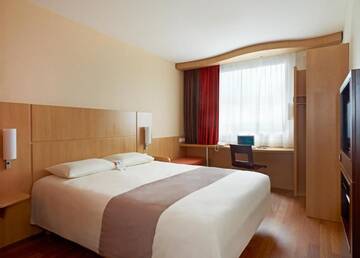Фото номера Двухместный номер с 1 кроватью Отель Hotel Ibis Kielce Centrum г. Кельце 6