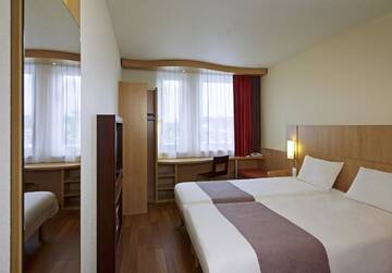 Фото номера Стандартный двухместный номер с 2 отдельными кроватями Отель Hotel Ibis Kielce Centrum г. Кельце 2