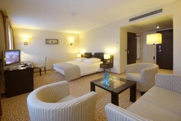 Фото номера Полулюкс Отель Qubus Hotel Kielce г. Кельце 3